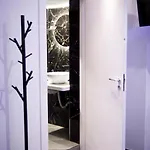 Sotterranea Con Jacuzzi 招待所 3*