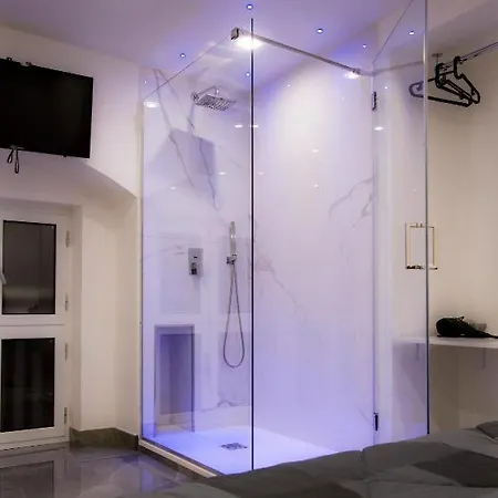 Sotterranea Con Jacuzzi 3* Nápoly