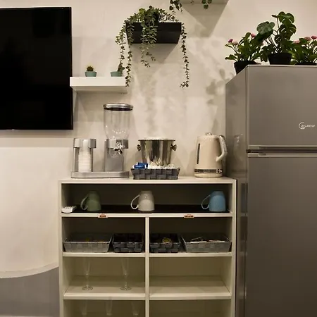 Sotterranea Con Jacuzzi Πανσιόν