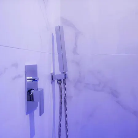 Sotterranea Con Jacuzzi Neapol
