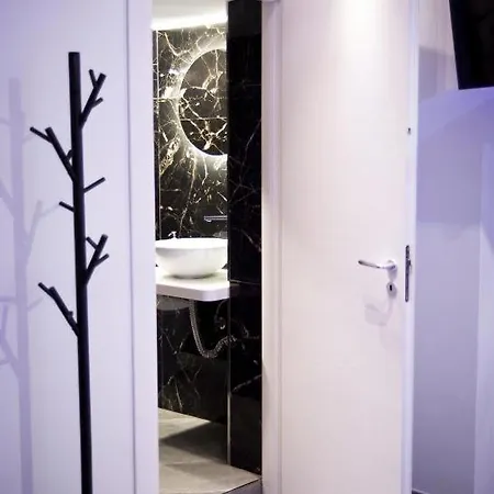 Sotterranea Con Jacuzzi Penzion *