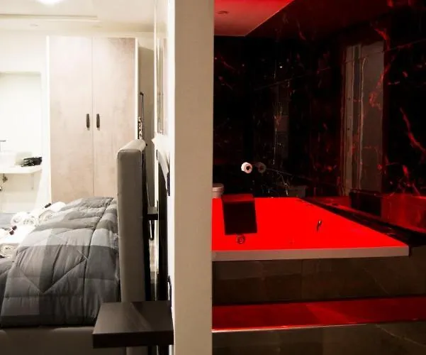 Sotterranea Con Jacuzzi 3* Naples