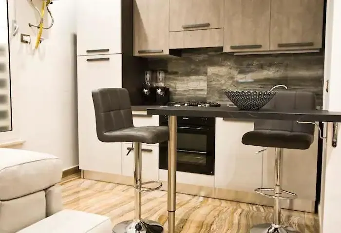 Sotterranea Con Jacuzzi 3*