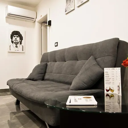 Sotterranea Con Jacuzzi Guest house Naples