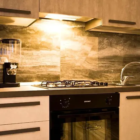 Sotterranea Con Jacuzzi Naples